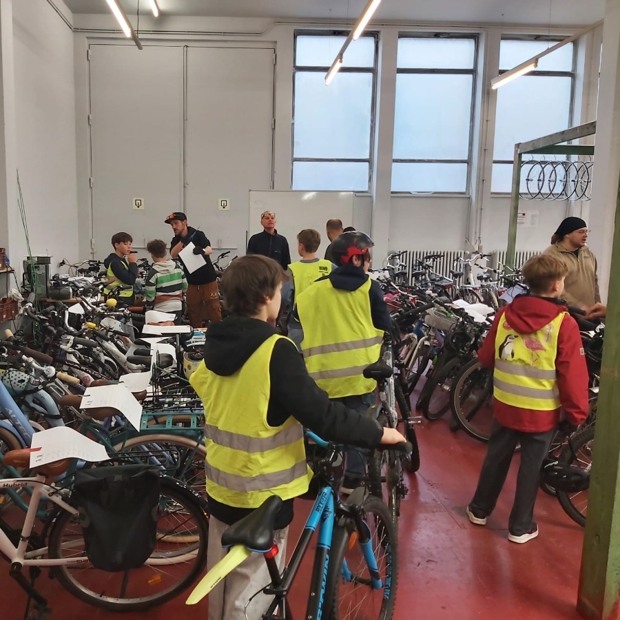 Dankzij fietsherstellers Crescendo CVO kunnen leerlingen Villa Zonnebloem veilig op uitstap